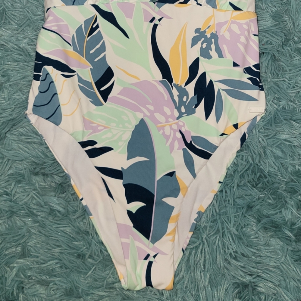 Roxy One Piece - image 4